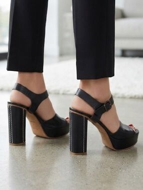 Zinda Black Leather Platform Heels Size 8.5 Contrast Stitching Stacked Heel